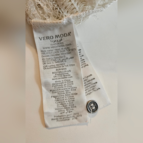 Vero Moda Lace and Crinkle Top - Picture 3 of 4